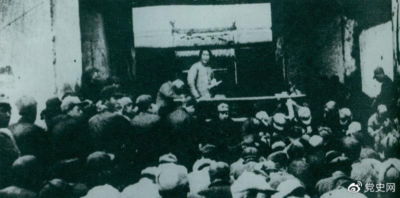 1935年12月27日，毛澤東在陜北瓦窯堡黨的活動(dòng)分子會(huì)議上作《論反對(duì)日本帝國主義的策略》報(bào)告。